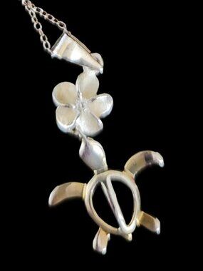 Vintage 90s Sterling Silver Hawaiian Honu Turtle & Plumeria Necklace 16” 925 CH
